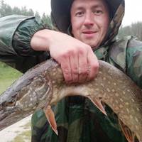 Тернополянин похвалився велетенським хижаком, якого спіймав на водоймі (Фото)