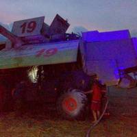 У полі на Тернопіллі спалахнув комбайн