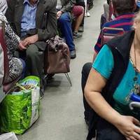 На Тернопільщині електрички переповнені пенсіонерами без масок