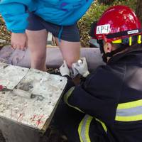 Тернопільський район: Рятувальники надали допомогу чоловіку, ногу якого затисло на естакаді