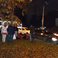 На вул. Тарнавського збили пішохода. Хлопця забрала “швидка”