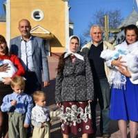 Сім’я відлюдників з Тернопільщини десятиліттями ховалася в лісі: діти побачили світ і обімліли