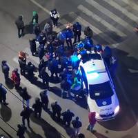 Два автомобілі поліції, швидка та численні таксі: що трапилося серед ночі на вулиці Живова? (фото)