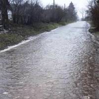 Як скло вона блищить: у селі на Тернопільщині дорога - суцільний лід (фото)