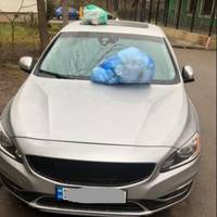 У Тернополі працівники сміттєзбиральної фірми залишили “подарунок” водію, який перекриває проїзд