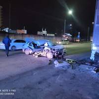 Автівку зім'яло ніби бляшанку: на Шептицького поблизу овочевого ринку серйозна ДТП. Фото