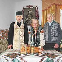 Освячена у 1948-му: родина із Тернопільщини зберігає йорданську воду 73 роки