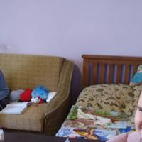 Сестри з Тернопільщини, незважаючи на хворобу, творять своїми руками іграшки та картини