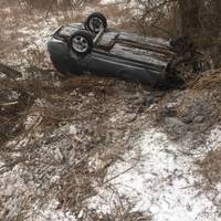 Біля Тернополя автомобіль злетів з дороги та перевернувся