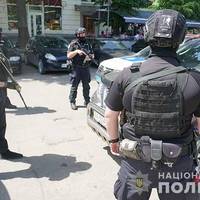 У центрі Тернополя – озброєні правоохоронці. Що відбувається? (ФОТО)