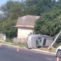 На Тернопільщині ДТП: авто врізалось в електроопору
