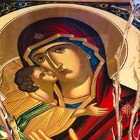 Справжнє чудо: на Тернопільщині в іконі проросли сухі квіти (ФОТО)