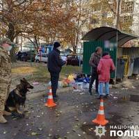 Від цих кадрів волосся дибки: ще одна матір викинула у смітник немовля (ФОТО)