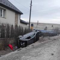 На Тернопільщині в кювет злетіло авто