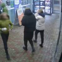 Правоохоронці встановлюють особи двох хлопців, які здійснили хуліганські дії у ТРЦ «Подоляни»