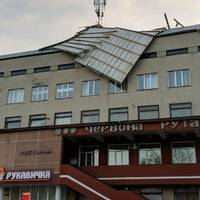 У Козові вітер зірвав дах будинку (фото)