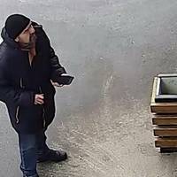 Фотографував школу: у Тернополі розшукують підозрілого чоловіка