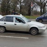 Біля літака на «Східному» невідомі обстріляли автомобіль таксі