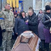 Безутішні сльози: поховали 18-річного захисника України з Тернопільщини (ФОТО)