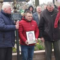У Микулинецькій громаді попрощалися з Героєм: У нього залишився 2-річний син