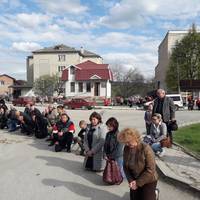 В Борщові на колінах зустріли загиблого Героя (фото)