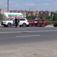 Тернополянам вручають повістки у черзі на заправки. Що робити?