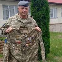 Боєць з Тернопільщини, який продавав свої нагороди, зібрав кошти на чотири авто