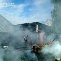 Полум’я нищило все на шляху: на Тернопільщині згоріла сотня тюків соломи (Фото)