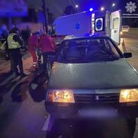 Перебігали дорогу і потрапили під машину: у Тернополі авто збило двох пішоходів