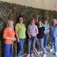 Матеріали є, а людей немає: у Тернополі запрошують бажаючих плести маскувальні сітки (фото)