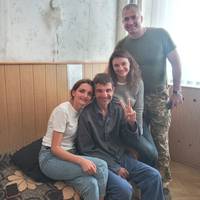 Звільнені з полону тернопільські захисники «Пташка» та Михайло Діанов уже з рідними (ФОТО)