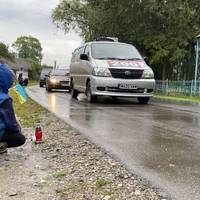 Плакало небо: на колінах у Мар’янівці зустріли тіло загиблого захисника Андрія Рудого (ФОТО)