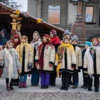 У Тернополі традиційно освятили Різдвяну шопку нa Теaтрaльному мaйдaні
