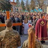 Більше тисячі людей прийшли попрощатись з воїном-Героєм Василем Шевчуком з Хоросткова