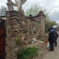 У Тернополі господар збудував файний паркан, через який мешканці кількох будинків залишилися без води