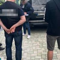 Чиновницю з Тернополя затримали на хабарі: обіцяла “відмазати” від армії