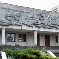Радянський барельєф, якому понад 60 років, заберуть з фасаду тернопільської школи