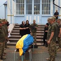 Віддав життя за Україну: у Вишнівецькій громаді попрощалися з молодим Героєм Володимиром Кукурудзою (ФОТО)