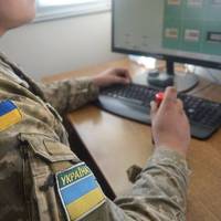 Електронна черга на кордоні буде не лише для вантажівок, а й для легкових автомобілів та автобусів, — Шмигаль