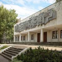 Демонтували радянський барельєф з фасаду школи №11