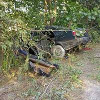 На Тернопільщині легковик вилетів з дороги у перешкоду, двоє людей у лікарні