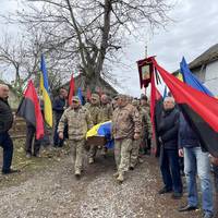 Похоронили 28-річного Героя з Лучки Юрія Патру: без батька залишилась маленька доня (ФОТО)