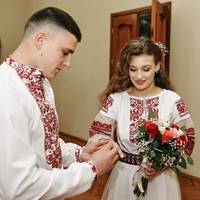 У вишиванці та 