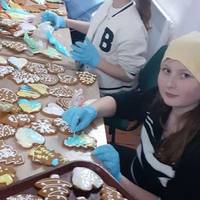 Юна пластунка з Тернопілля віддала усі кошти з коляди для потреб військових