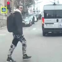У Тернополі молодий чоловік не пропустив кортеж з загиблим Героєм
