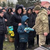 Двоє синів залишилися без батька: у Козівській громаді попрощались з 33-річним захисником (фото)