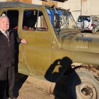 На Тернопільщині 87-річний чоловік передав військовим свій автомобіль
