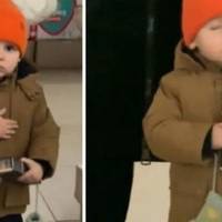 “Я аж розплакалася”: 2-річний хлопчик почyв y магазині гімн України і розчyлив мережy