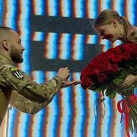 Військовий освідчився коханій: аби повернути її з окупації, він колись доєднався до ЗСУ