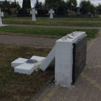 Вандали поглумилися над стрілецькою могилою на Микулинецькому цвинтарі. Фото